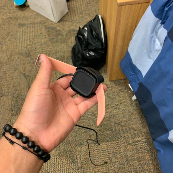 Fitbit Versa - Rose Gold - Picture 4 of 4